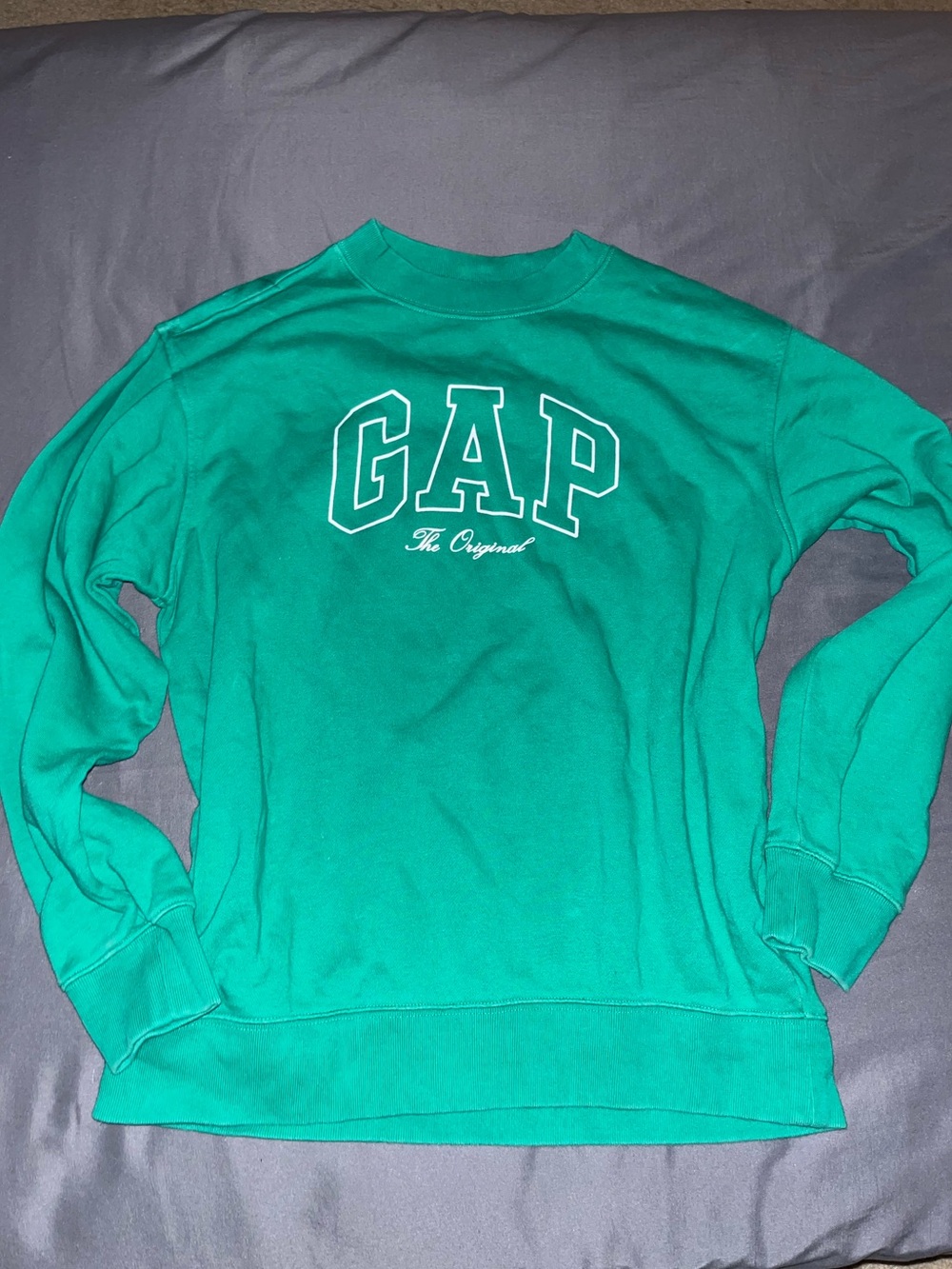 GAP women’s Crewneck Sweatshirt in Bright green with White Logo